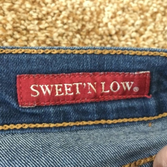 LUCKY BRAND SWEET N LOW JEANS (TAG 2/26) - Picture 4 of 8